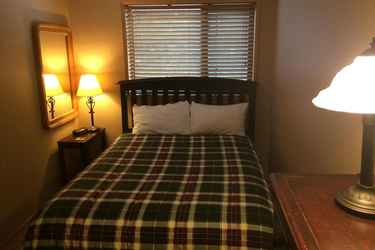The Griz Inn By Park Vacation Management Fernie Εξωτερικό φωτογραφία